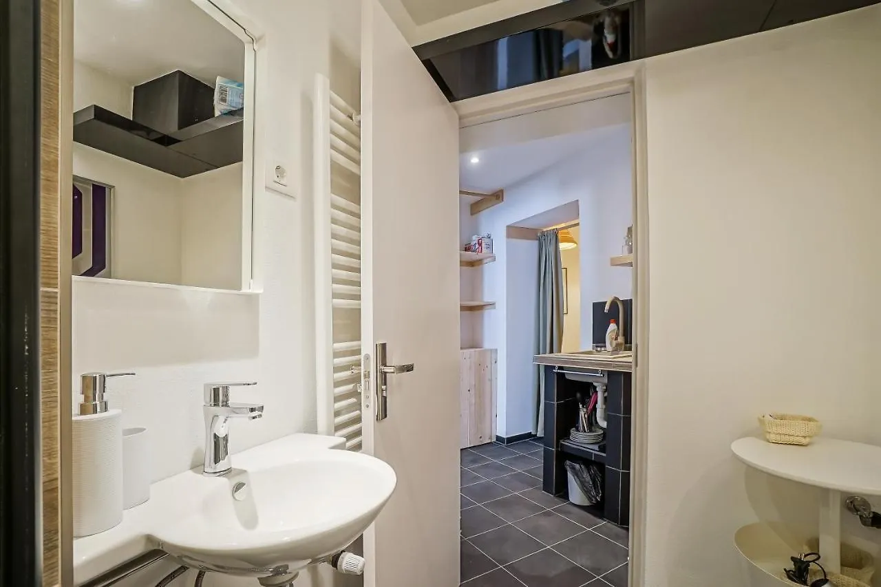 Central Apartment - Unirii Square - Victoriei Bucharest 0*,